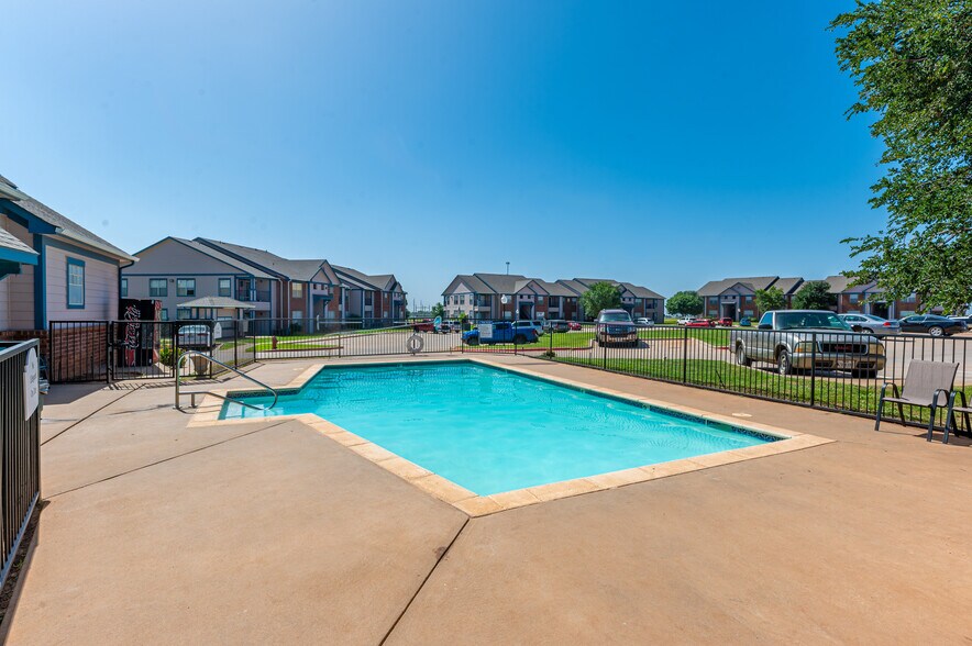More Photos Of 300 Madison Ave, Childress Apartments For Sale