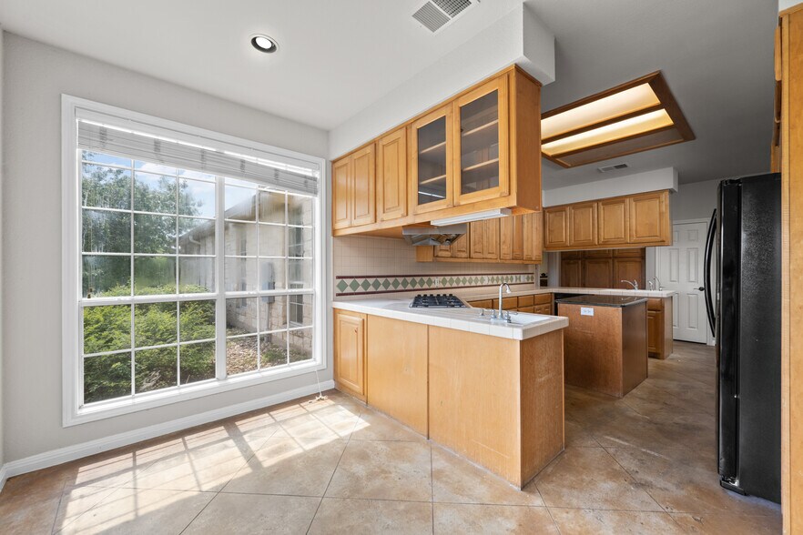 More Photos Of 19019 TX-71, Spicewood Office Residential For Lease