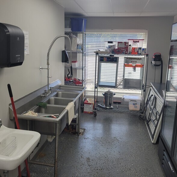 More Photos Of 3055 Shirley Dr, Jackson Freestanding For Sale