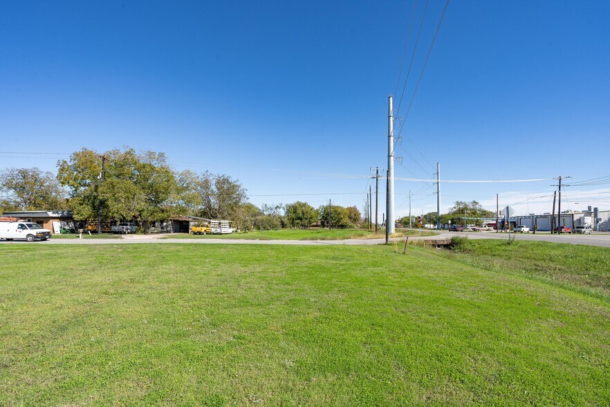 More Photos Of TBD S Commerce St, Lockhart Land For Sale