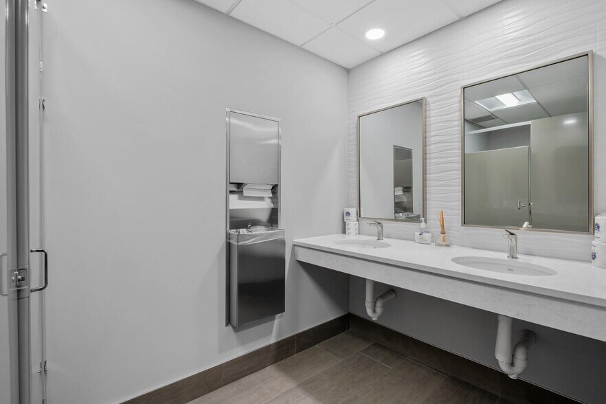 More Photos Of 2627 E Beltline Ave SE, Grand Rapids Medical For Lease