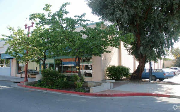 More Photos Of 307 G St, Antioch Freestanding For Lease
