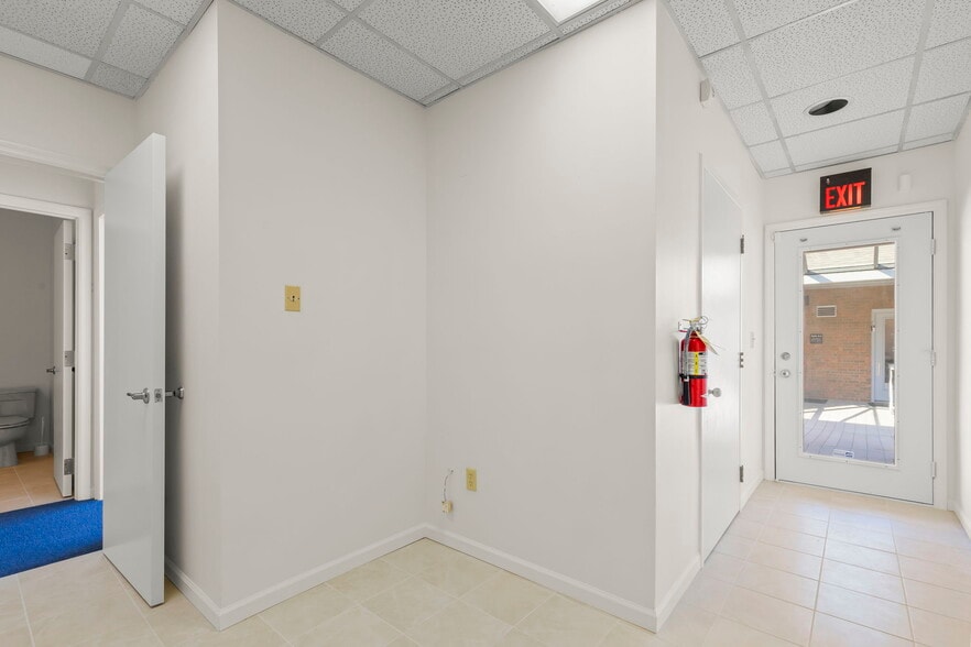 More Photos Of 73 E Wilson Bridge Rd, Worthington Office For Sale