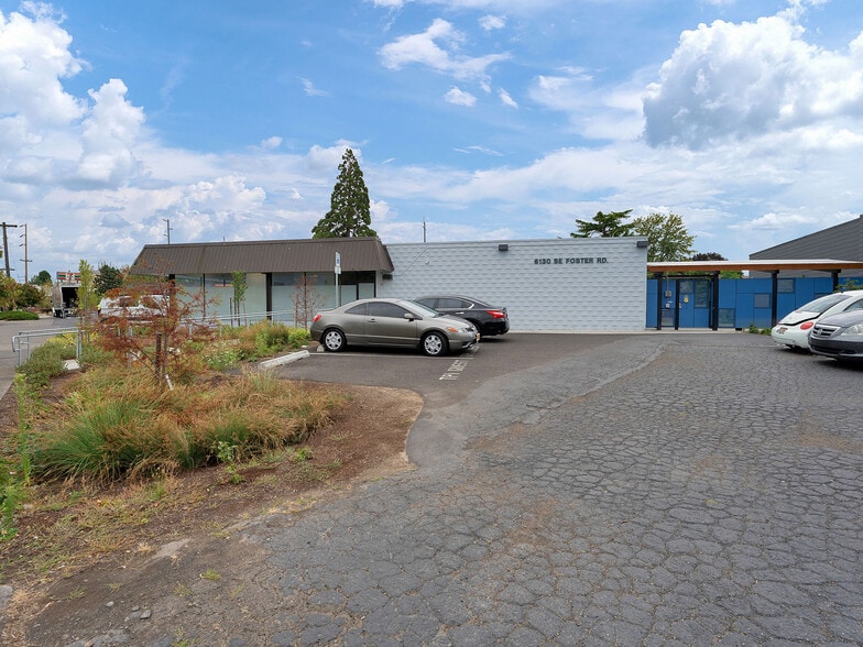 More Photos Of 6130-6144 SE Foster Rd, Portland Freestanding For Lease