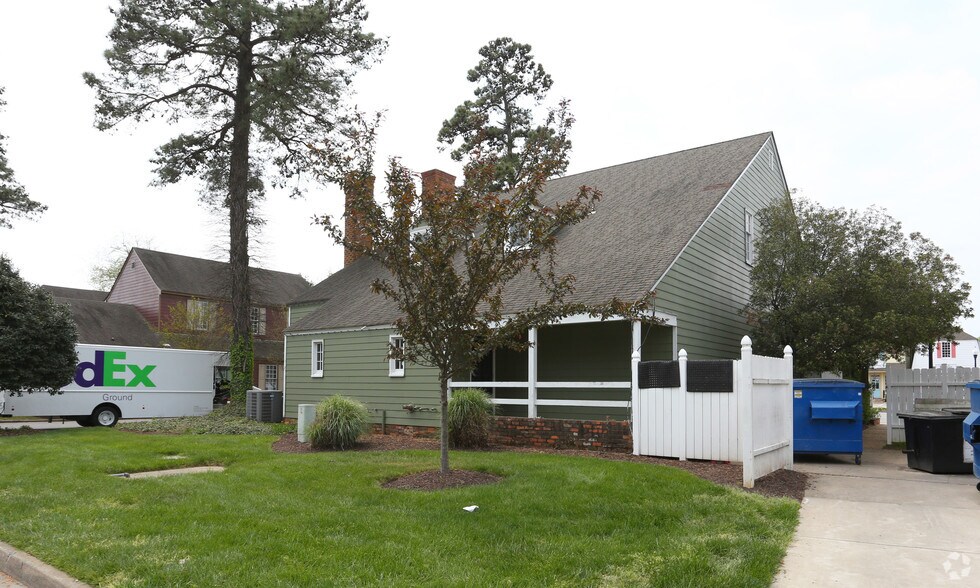 More Photos Of 1220 Sycamore Sq, Midlothian Unknown For Lease