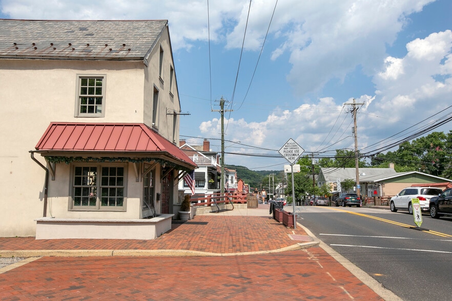 More Photos Of 30 W Bridge St, New Hope Freestanding For Lease
