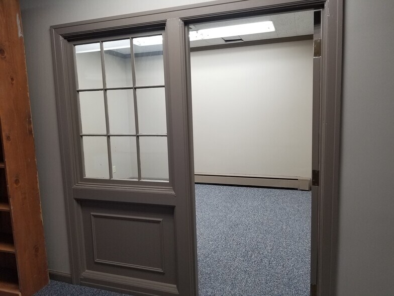 More Photos Of 49 Public Sq, Shelbyville Office For Sale