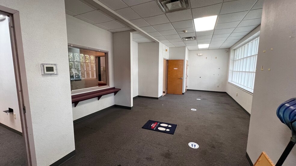 More Photos Of 2100 Ferry St, Easton Medical For Lease