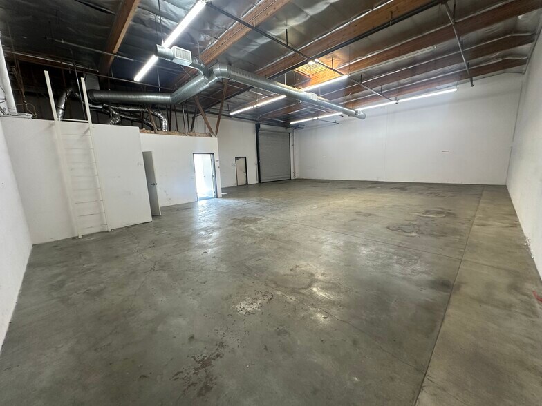 More Photos Of 1819 Dana St, Glendale Manufacturing For Lease