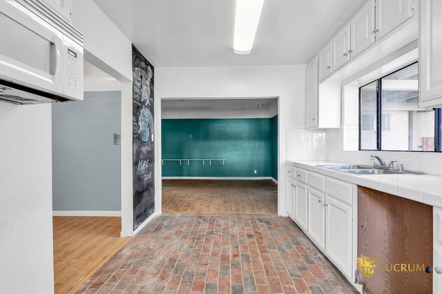 More Photos Of 11311 Burbank Blvd, North Hollywood Apartments For Sale