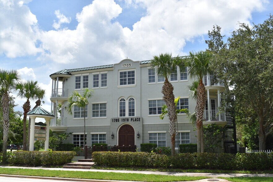More Photos Of 1705 19th Pl, Vero Beach Office For Lease