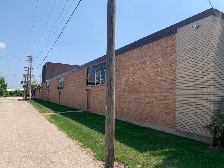 More Photos Of 1031 S Noel Ave, Wheeling Manufacturing For Sale