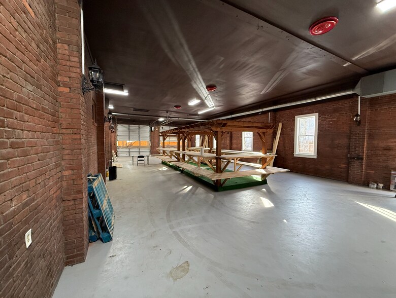 More Photos Of 6 W Henry St, Savannah Freestanding For Sale