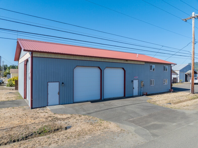 More Photos Of 100 N 7th St, Lakeside Showroom For Sale