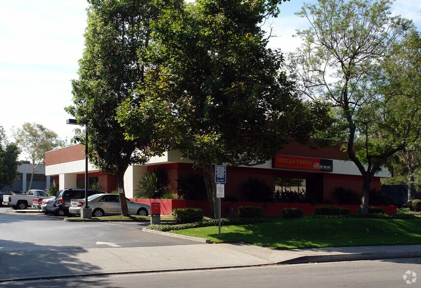 More Photos Of 11701 Telegraph Rd, Santa Fe Springs Bank For Lease