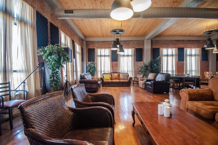 More Photos Of 322 E Don Tyler Ave, Dewey Storefront For Sale