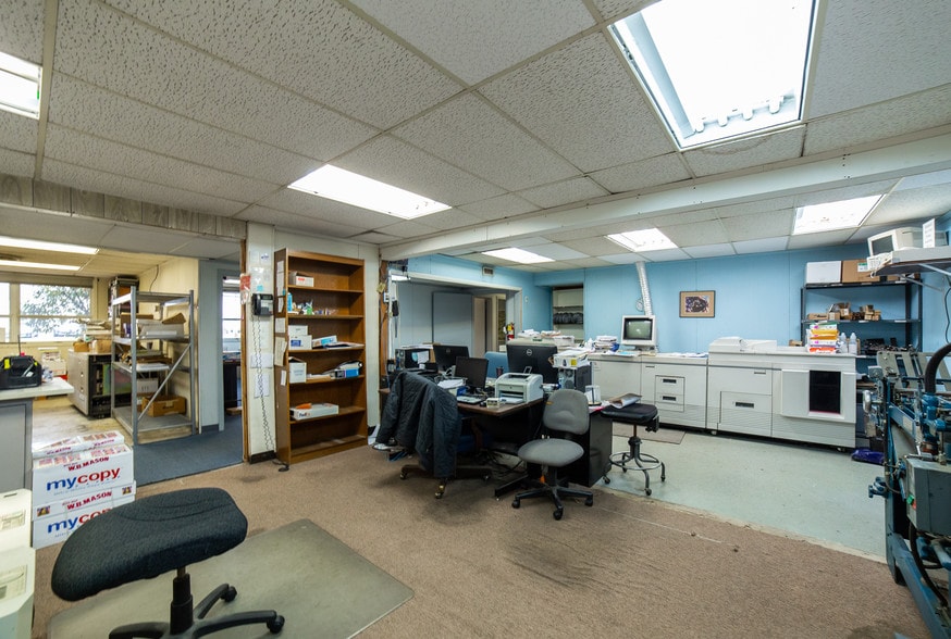 More Photos Of 1300 Industrial Blvd, Southampton Light Distribution For Sale