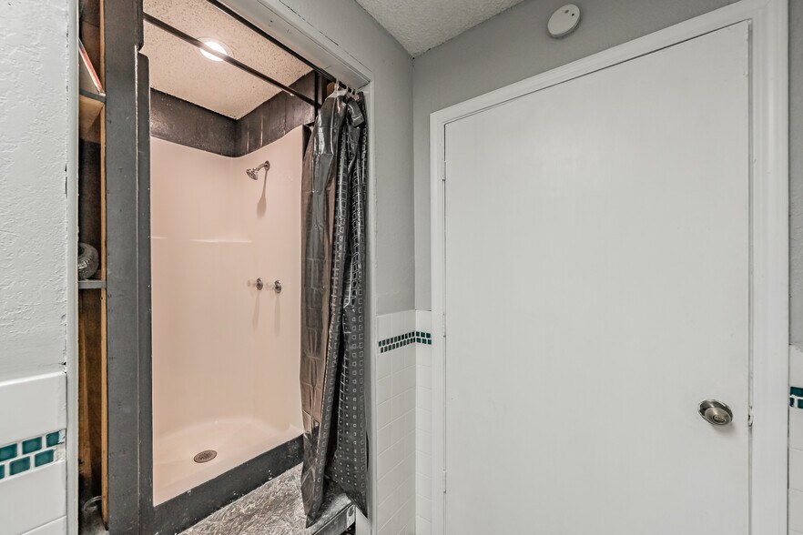 More Photos Of 7235 Glenview Dr, Richland Hills Office For Sale