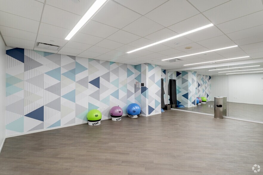 More Photos Of 1919-1921 Gallows Rd, Vienna Unknown For Sale