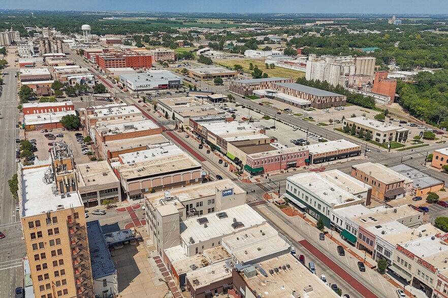 More Photos Of 108 S Santa Fe Ave, Salina General Retail For Lease