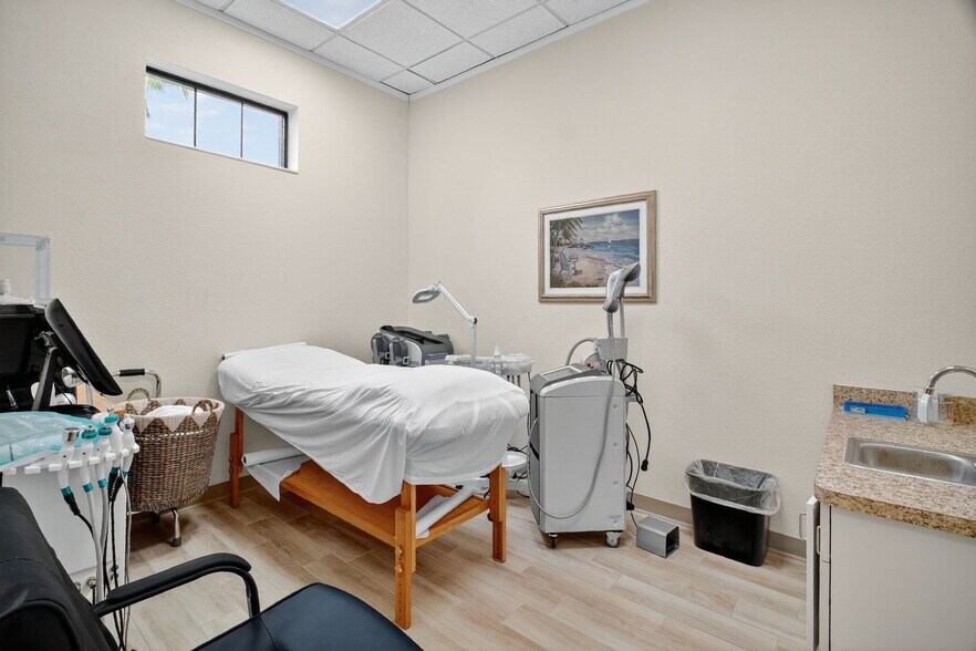 More Photos Of 1511 Buenos Aires Blvd, Lady Lake Funeral Home For Lease