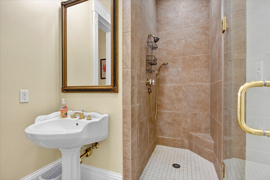 More Photos Of 1611 Glenn Swetman St, Biloxi Specialty For Sale