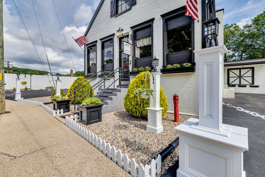 More Photos Of 300 Riverside Ave, Bristol Manufacturing For Sale