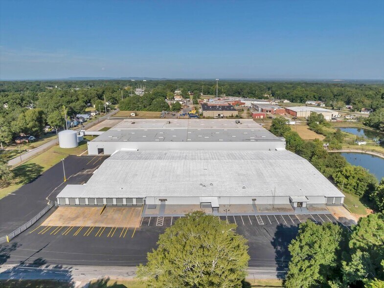 More Photos Of 206 Mathews St, Barnesville Distribution For Lease