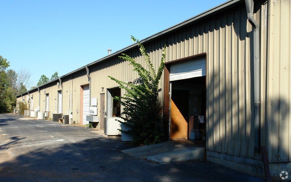 More Photos Of 335 Sherwee Dr, Raleigh Flex For Lease