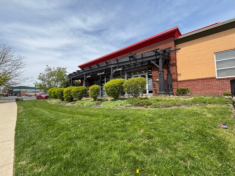 More Photos Of 5013 Bowen Dr, Mason Freestanding For Lease