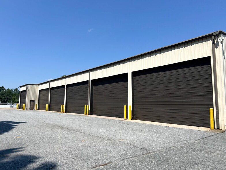 More Photos Of 1205 Corporation Dr, Archdale Warehouse For Lease