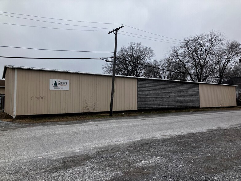 More Photos Of 221 N Main St, Benton Freestanding For Sale