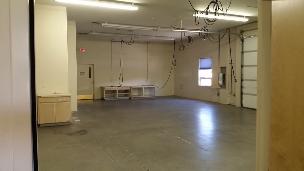 More Photos Of 63820 Clausen Rd, Bend Light Distribution For Sale