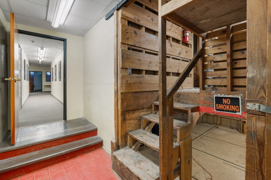 More Photos Of 531 W Main St, Denison Office For Sale