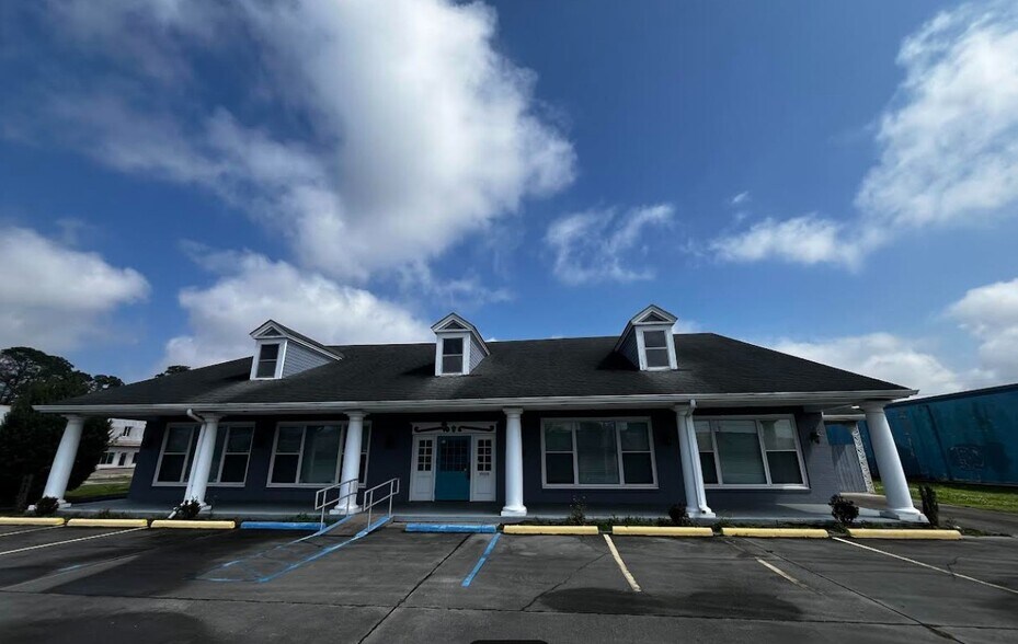 More Photos Of 7701 Saint Bernard Hwy, Arabi Office For Sale