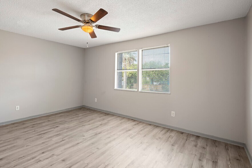 More Photos Of 610 Ferry Rd, Galveston Apartments For Sale