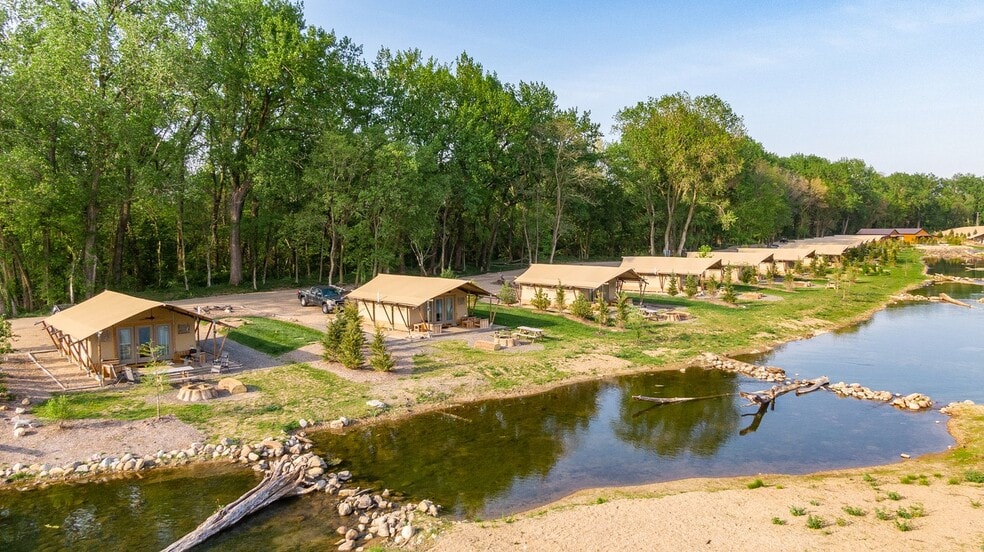 More Photos Of 1583 Spring Bay Rd, Spring Bay Hotel For Sale