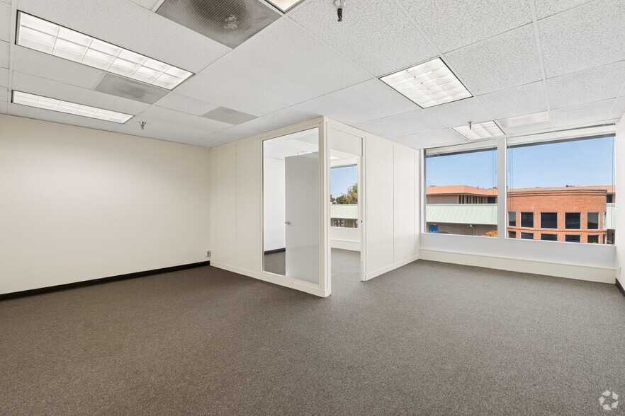 Photo of 2nd Floor Ste 831 Mitten, 204