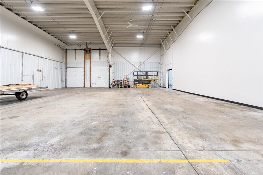 More Photos Of 2151 Van Horn Rd, Fairbanks Warehouse For Lease