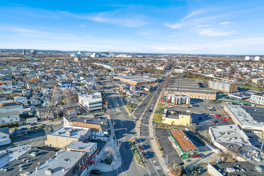 More Photos Of 1322 Paterson Plank Rd, Secaucus General Retail For Sale
