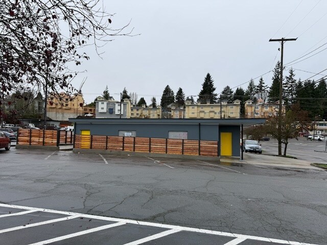 More Photos Of 1809 120th St, Seattle Freestanding For Lease