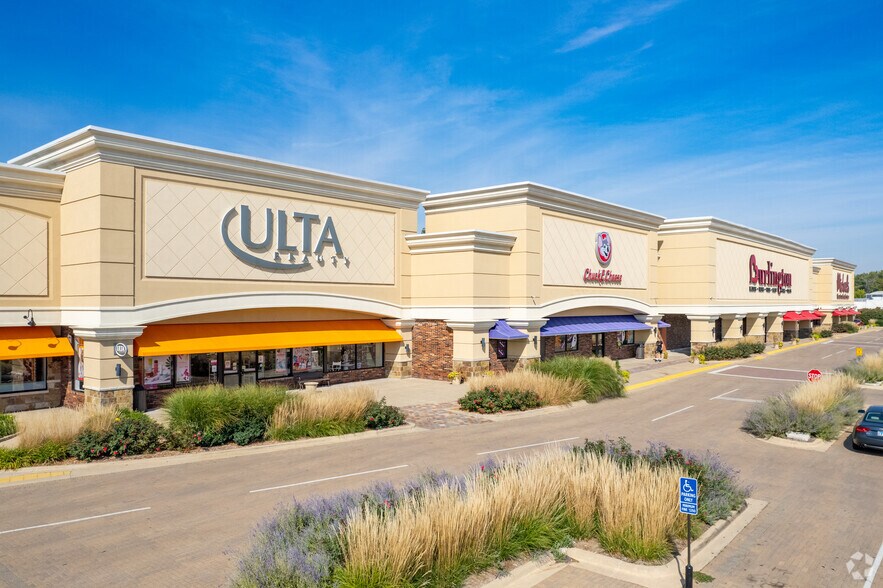 More Photos Of 2601 W Lake Ave, Peoria Unknown For Lease