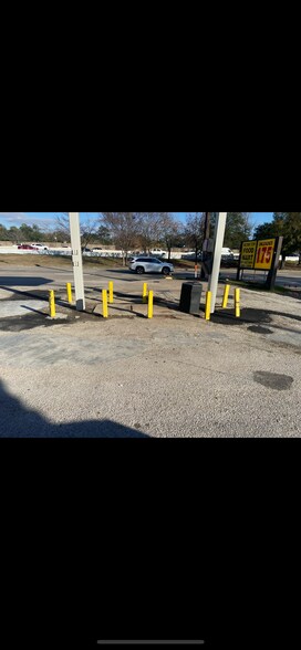 More Photos Of 720 W Sam Houston Pkwy S, Houston Convenience Store For Lease