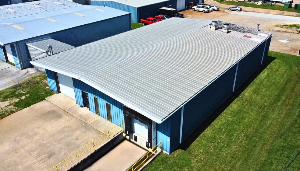 More Photos Of 908 Clayton St, Springdale Warehouse For Lease