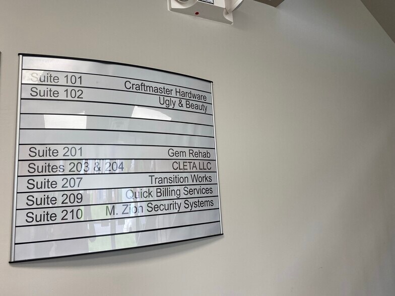 More Photos Of 190 Veterans Dr, Northvale Distribution For Sale