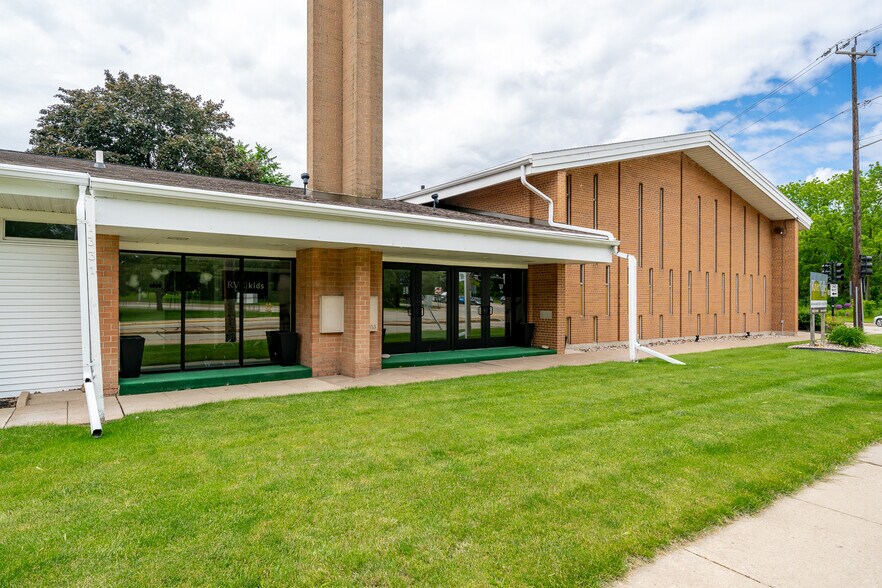 More Photos Of 1331 High Ave, Oshkosh Religious Facility For Sale