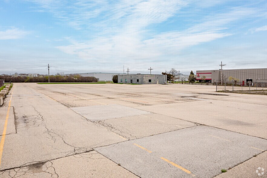 More Photos Of 1280-1330 Powis Rd, West Chicago Truck Terminal For Sale
