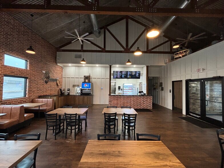 More Photos Of 418 Main St, Jenks Fast Food For Sale