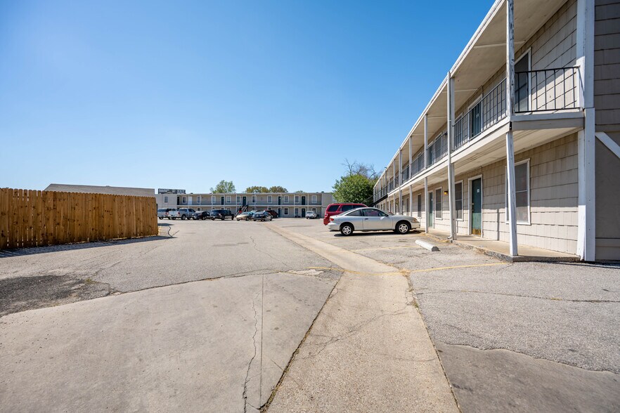 More Photos Of 5111 Interstate 35 N, Waco Apartments For Sale