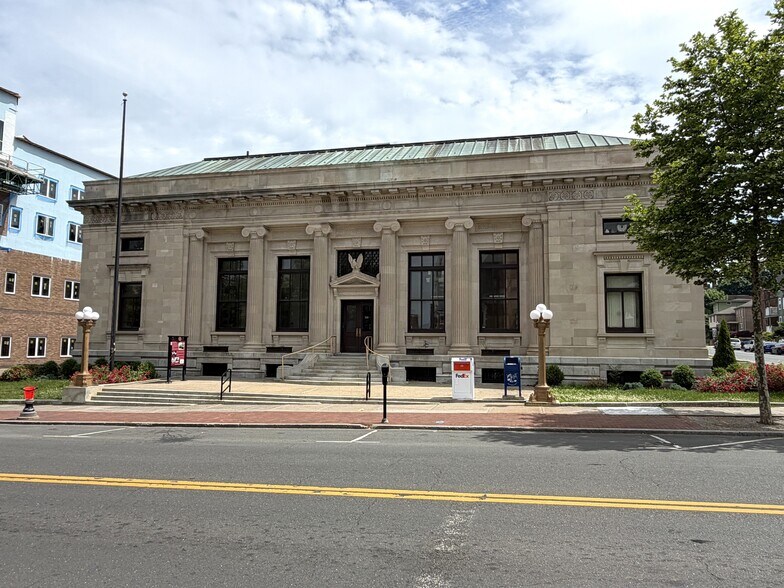 Primary Photo Of 114 W Main St, New Britain Office For Lease